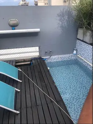 a small swimming pool with two chairs at Dto lujoso in Cordoba