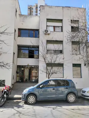 a blue car parked in front of a building at Great Lofty in Cordoba