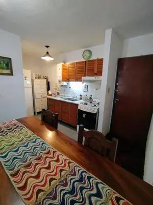 a room with a kitchen and a dining room at Departamento en zona centro La Cañada para 2 personas in Cordoba