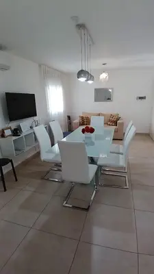 a living room with a white table and white chairs at Cordoba temporario in Cordoba