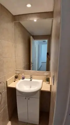 a bathroom with a sink and a mirror at Cordoba temporario in Cordoba