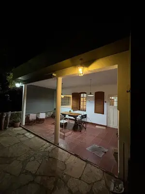 a view of a patio at night with a table and chairs at Casa con vista y acceso al río in Villa Icho Cruz