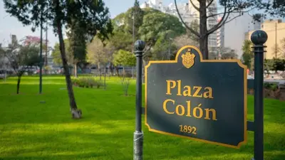 a sign for a plaza coliseum in a park at Sol de Alberdi in Cordoba