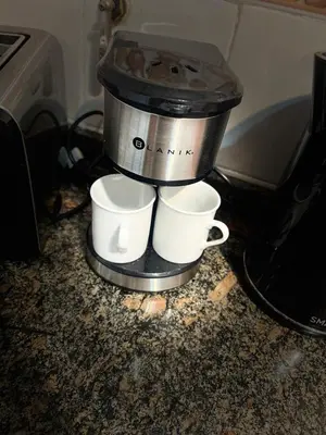 a food processor sitting on a counter with two cups at Departamento 