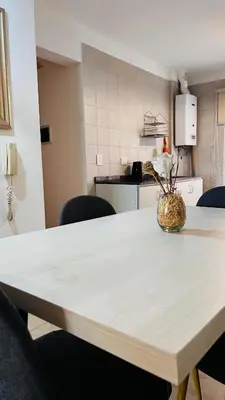 a kitchen with a table with a vase on it at Departamento tres dormitorios excelente ubicación Nueva Córdoba in Cordoba