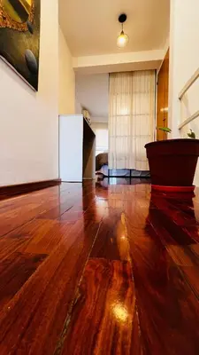 an empty room with a wooden floor and a painting at Departamento tres dormitorios excelente ubicación Nueva Córdoba in Cordoba