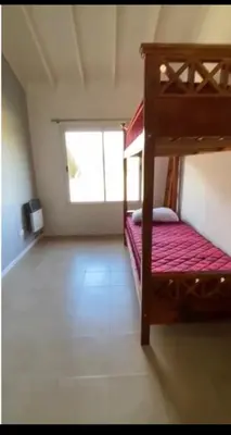 a bedroom with a bunk bed and a window at Alojamiento Mabel in Merlo