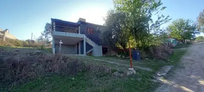 a house on the side of a road at Cabaña Cerca del rio Cabalango in Cavalango