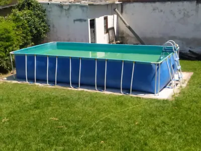 a large blue trampoline in a yard at Casa Milu in Mina Clavero