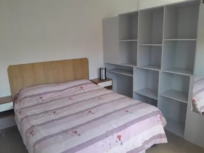 a bedroom with a bed with pink sheets and shelves at Lo de guada in Los Molles