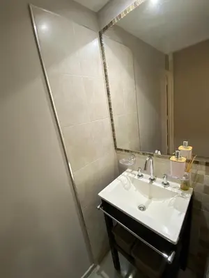 a bathroom with a sink and a shower at Departamento en córdoba, complejo Altos de Villasol , 3 dormitorios, 2 baños in Cordoba