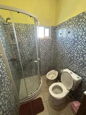 a bathroom with a toilet and a shower at Sonidos del Silencio in Las Rabonas