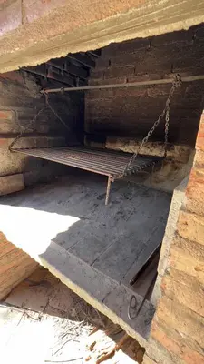 a wooden platform with a chain hanging from it at La Casona Dique Chico in Villa Anizacate