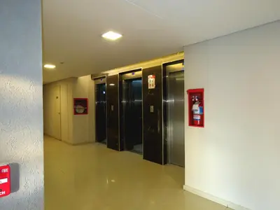 a hallway with many elevators in a building at Departamento Pilay Futura Seguridad las 24 horas in Cordoba
