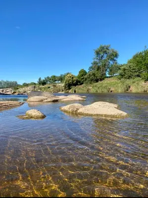 a river with some rocks in the water at La Serranita in Panaholma