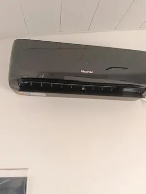 a laptop is sitting on top of a ceiling at Sinaí Apart in Santa Rosa de Calamuchita