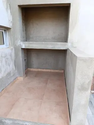 a empty room with a shelf on the side of a building at Sinaí Apart in Santa Rosa de Calamuchita