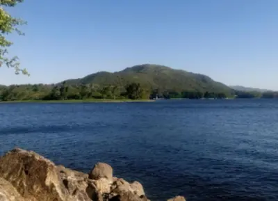 a view of a lake with a mountain in the background at Terrazas del Pinar, Loft con pileta exclusiva en bosque serrano in Villa Ciudad de America