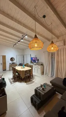 a living room with a table and two lights at Casa en Estancia Vieja a 5 min del centro de Carlos Paz in Villa Carlos Paz
