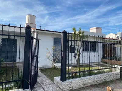 a black wrought iron fence in front of a house at El Descanso Placentero 3 Habitaciones in Cordoba