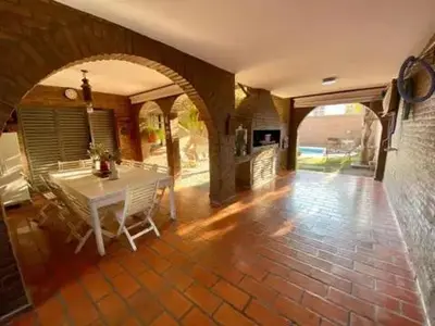 a dining room with a white table in a house at Gravensteen Urca in Cordoba
