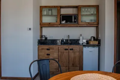 a kitchen with a sink and a microwave at Agua de Tajamar in Alta Gracia