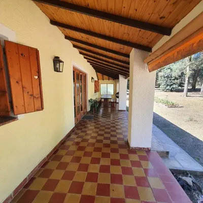 a hallway of a house with a checkered floor at El Cartucho in Villa General Belgrano
