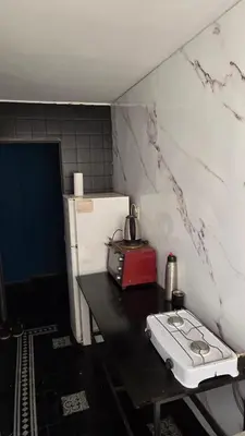 a kitchen with a stove and a tea kettle on a table at Elegante Depto 1 dorm pleno centro! in Cordoba