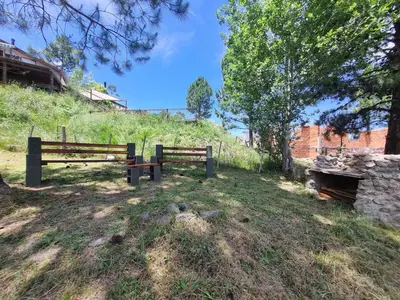 two benches sitting on top of a hill at La Colina de Villa Yacanto in Villa Yacanto