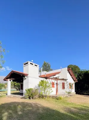 a small white house with a roof at Cabañas Aldea Blanca in Merlo
