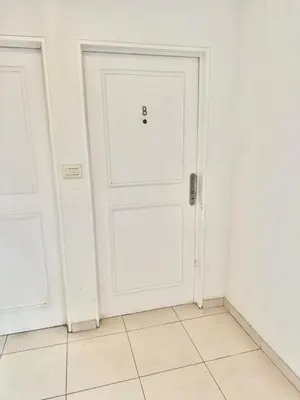 a white door in a room with a tile floor at Ayres de Córdoba 4, Asador, Terraza, Balcón, Excelente Ubicación in Cordoba