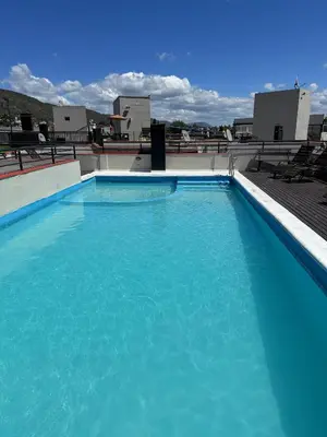 a large blue swimming pool on top of a building at Guten Morgen VCP in Villa Carlos Paz
