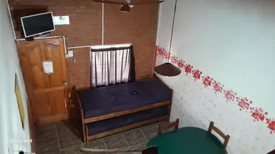 a small room with a bed and a tv at Don Pinelli dptos in Alpa Corral