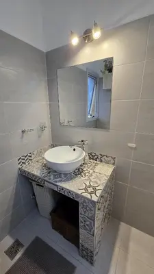 a bathroom with a sink and a mirror at Las Nalichas in Villa Carlos Paz