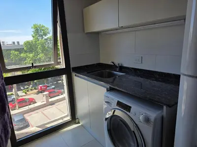 a kitchen with a washing machine and a window at Apartamento Ópera Park in Cordoba