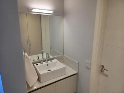 a bathroom with a sink and a large mirror at Apartamento Ópera Park in Cordoba