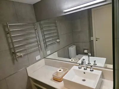 a bathroom with a sink and a mirror at Apartamento Ópera Park in Cordoba