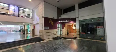 an empty lobby of a shopping center with a mall at Departamento Plaza San Martín in Cordoba