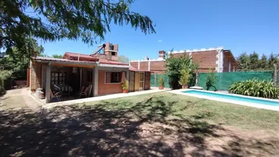 a house with a swimming pool in a yard at El Rincón de Siquiman in Villa Parque Siquiman