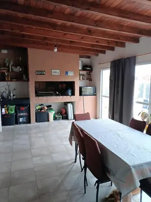 a kitchen with a table and chairs in a room at Casa Barrancas del Río Anisacate in Villa Anizacate