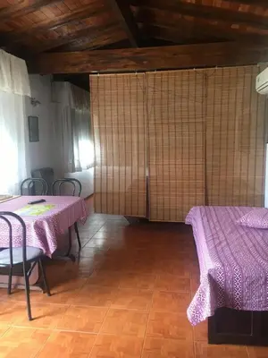 a room with two tables with pink table cloth at Bienvenidos a la Casa de Graciela & Carlos in Villa Carlos Paz