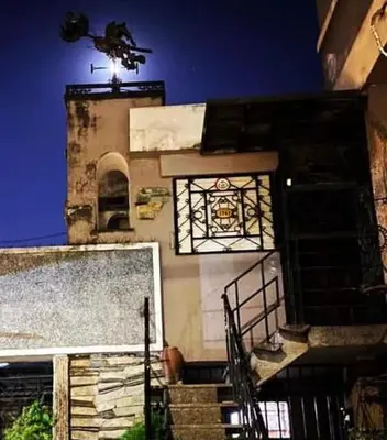 a building with stairs and a window on it at Alta Casa in Cordoba
