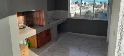 a bathroom with a sink and a window at calido descanso in Rio Cuarto