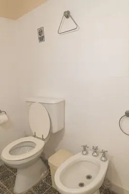 a white bathroom with a toilet and a bidet at casa para 10 exc ubicacion garage 3 autos in Cordoba