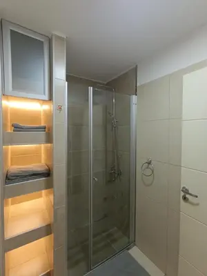a bathroom with a shower with a glass door at Departamento moderno y luminoso in Cordoba