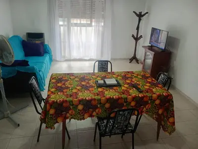 a living room with a table with fruit on it at Tu Refugio Urbano, Confort a metros de la terminal in Villa Carlos Paz