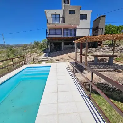 Casa en flor serrana