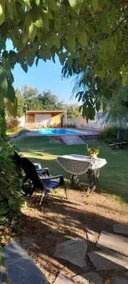 a table and two chairs in a yard at En lo de Ana in Villa Dolores