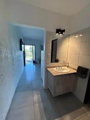 a bathroom with a sink and a mirror at HERMOSO DEPARTAMENTO en COMPLEJO CERRADO in Estancia Vieja