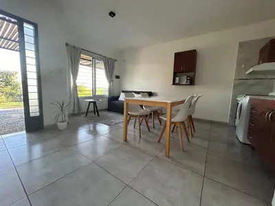 a kitchen and dining room with a table and chairs at HERMOSO DEPARTAMENTO en COMPLEJO CERRADO in Estancia Vieja
